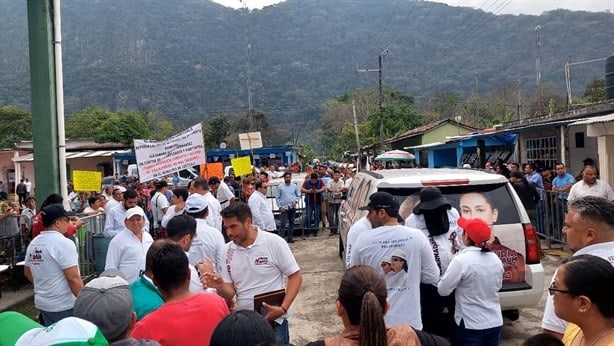 En mitin, pobladores se manifiestan contra alcalde de Coetzala por presuntas irregularidades