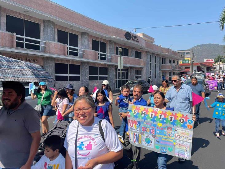 Realizan marcha por el Día Mundial de Concientización sobre el Autismo en Orizaba