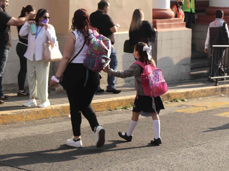 Terminaron las vacaciones, regresan a clases estudiantes en Veracruz