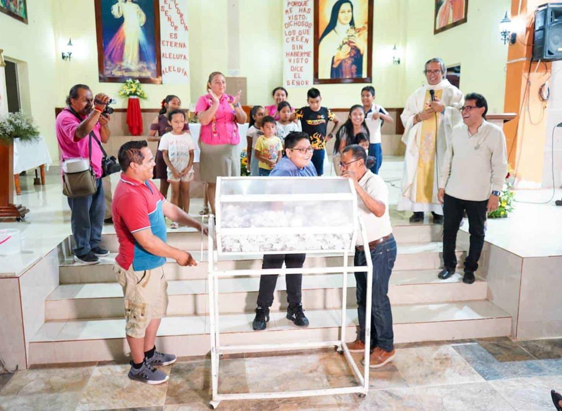 Para mejorar infraestructura, Parroquia "Santa Teresita de Jesús" rifa vehículo en Acayucan