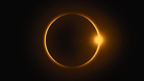 ¿Qué hacer si hay síntomas visuales después de ver un eclipse solar?