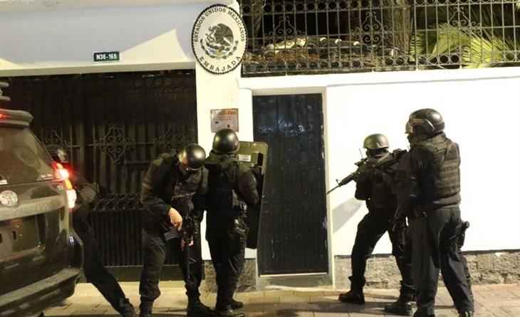 AMLO muestra video de asalto a la embajada de México en Ecuador