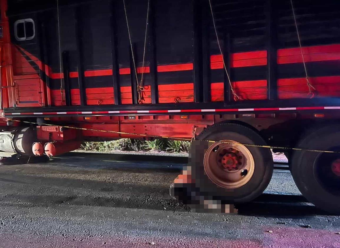 Camión carguero aplastó a motociclista en la Carretera estatal Isla - Santiago Tuxtla