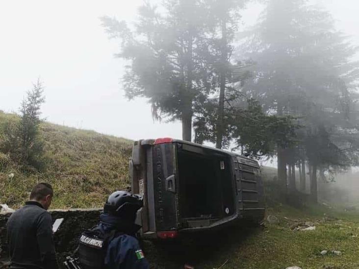 Camioneta vuelca sobre la carretera Xalapa-Perote; hay un lesionado