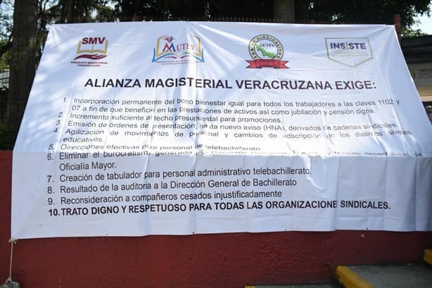 Agremiados sindicales toman la SEV en Xalapa; esto exigen