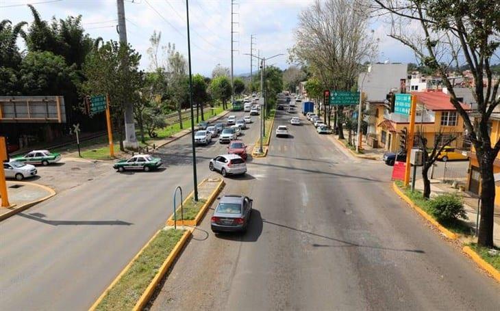 ¡Por ahorrarse la grúa!: automovilistas provocan accidente en la avenida Ruiz Cortines de Xalapa 