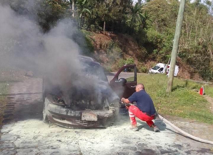 Incendio de camioneta desata alarma en Xico