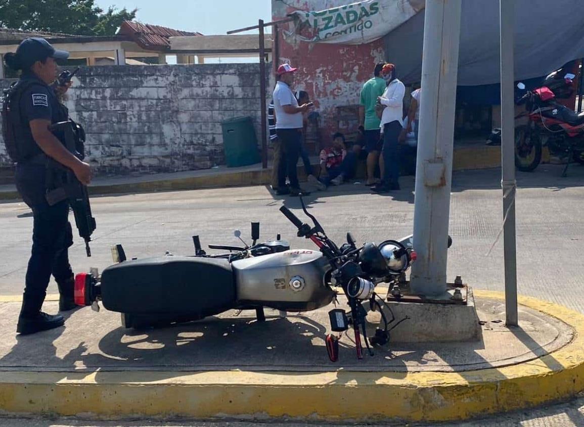 Camioneta manda a volar a motociclista en Minatitlán l VIDEO