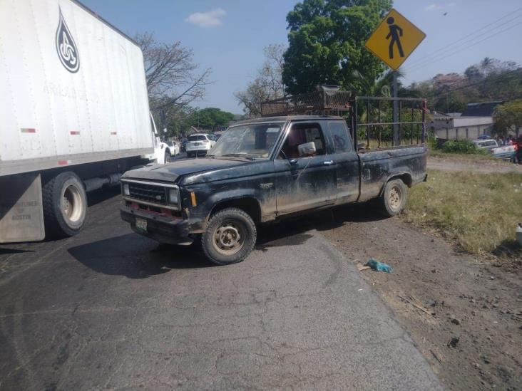 Accidente en La Tinaja-Tierra Blanca: dos lesionados y caos vial