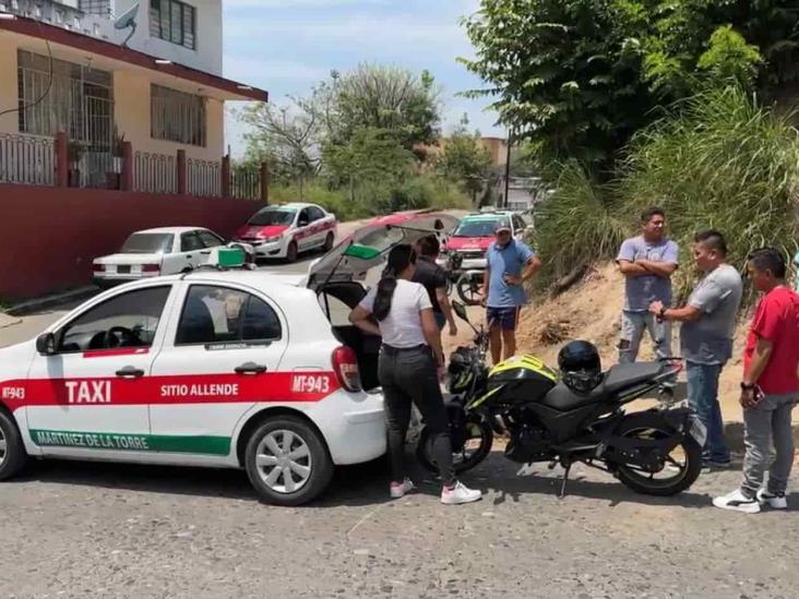 En Martínez de la Torre, motocicleta impacta a taxi en la bajada del panteón