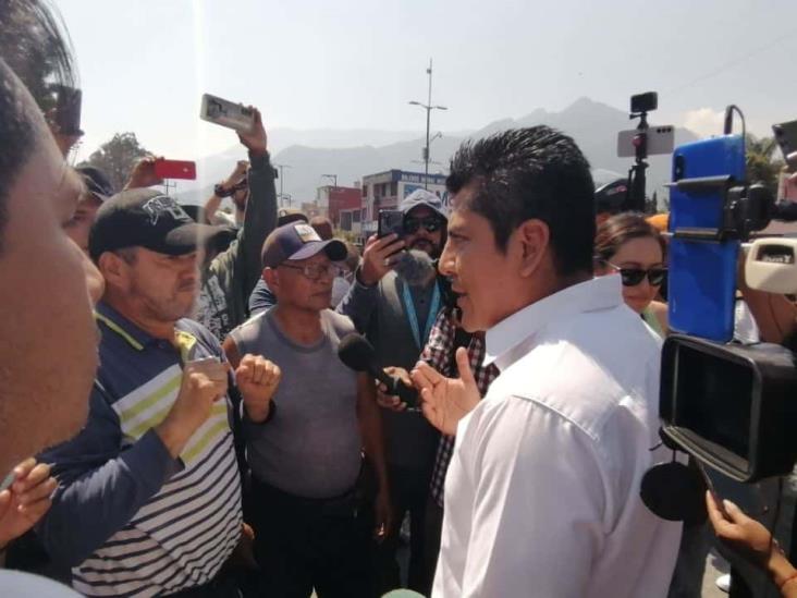 Encaran al alcalde de Río Blanco por inacción frente a incendio en cerro de Tenango (+Video)