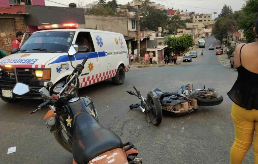 Motociclistas protagonizan choque en colonia Higueras de Xalapa