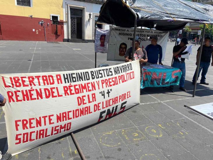 Vuelve FNLS a la Plaza Lerdo de Xalapa; exigen liberar a Higinio Bustos
