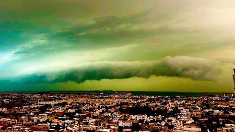 ¿Apocalipsis ahora?; ¿por qué se pintó de verde el cielo de Dubái?