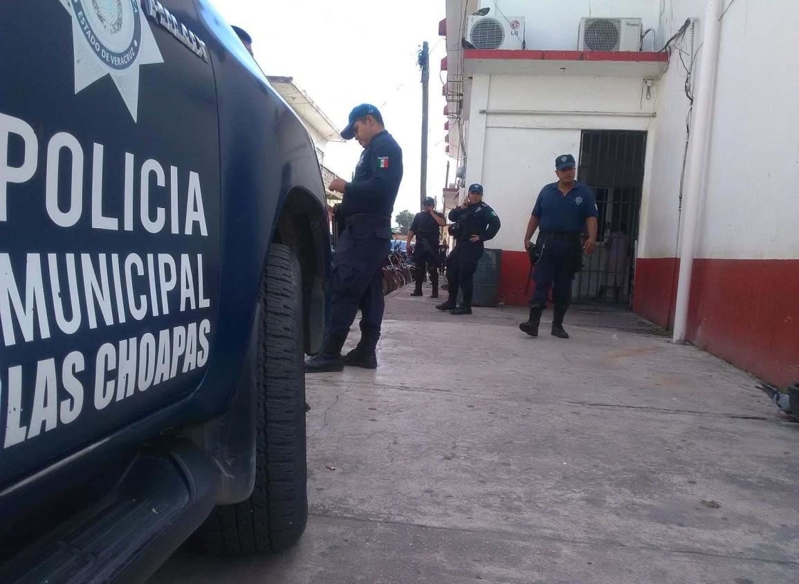 Arrestan a cuatro elementos de la policía municipal tras fuga de un detenido