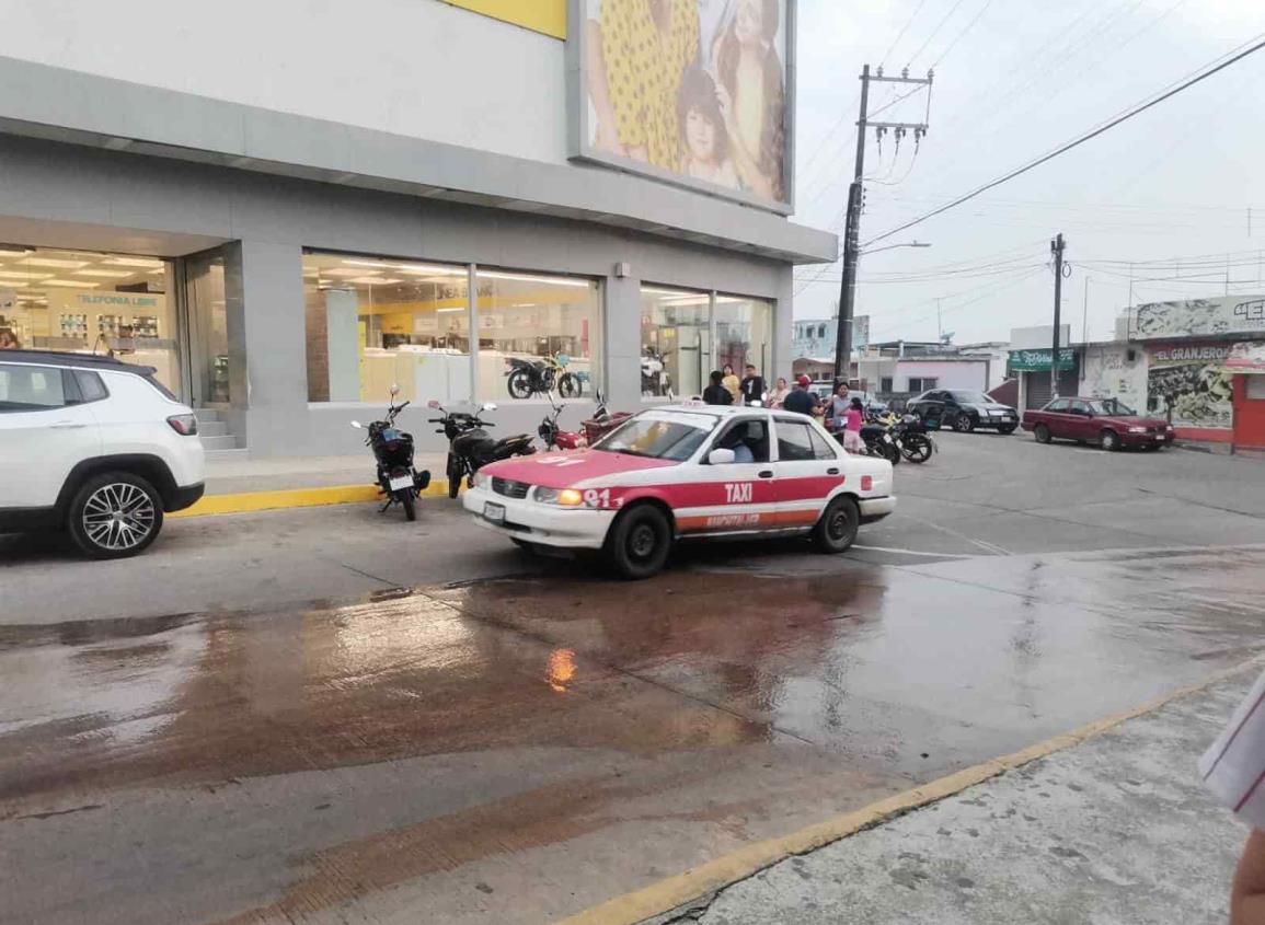 Ciudadanos en el sur de Veracruz continúan con problemas para realizar movimientos en Coppel