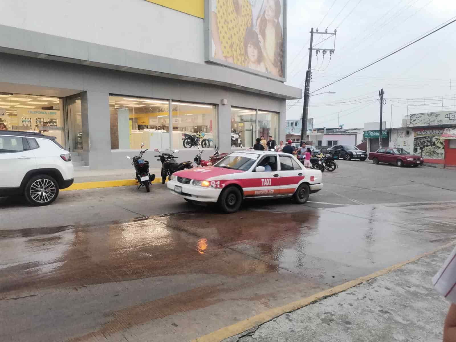 Ciudadanos en el sur de Veracruz continúan con problemas para realizar movimientos en Coppel