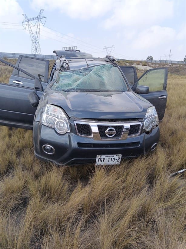 Xalapeña sufre volcadura en la carretera Perote-Altotonga