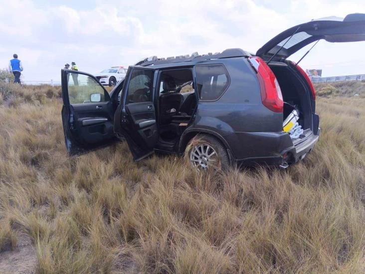 Xalapeña sufre volcadura en la carretera Perote-Altotonga