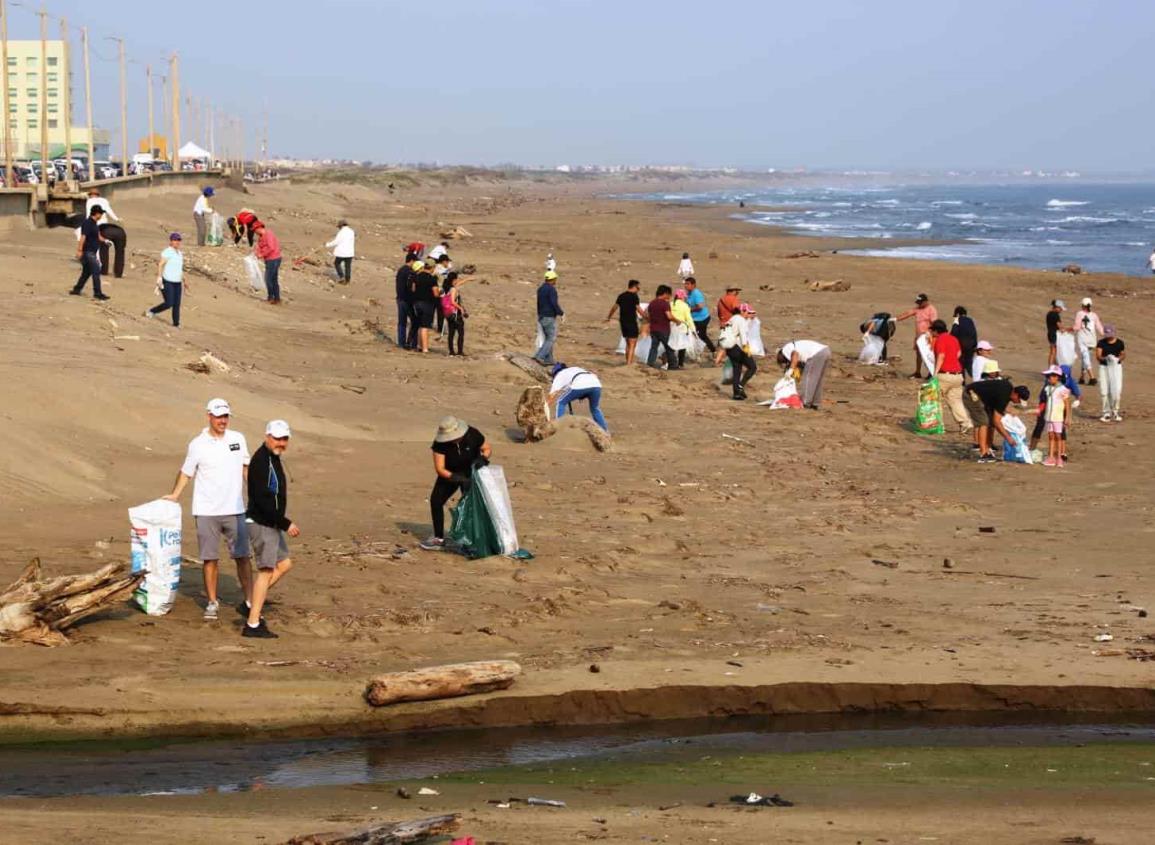 Agrupaciones ambientalistas realizaron labores de limpieza en playa de Coatzacoalcos | VIDEO
