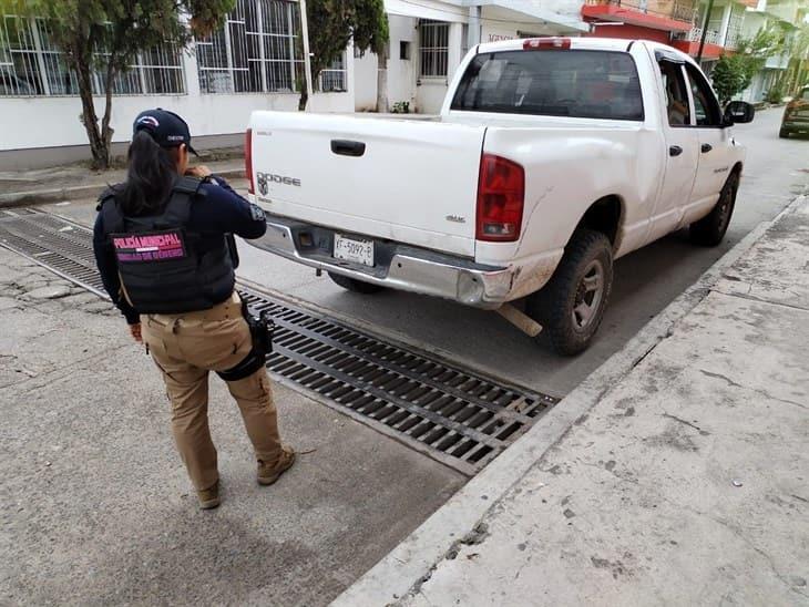 Se registra percance vehicular entre moto y camioneta en Martínez 