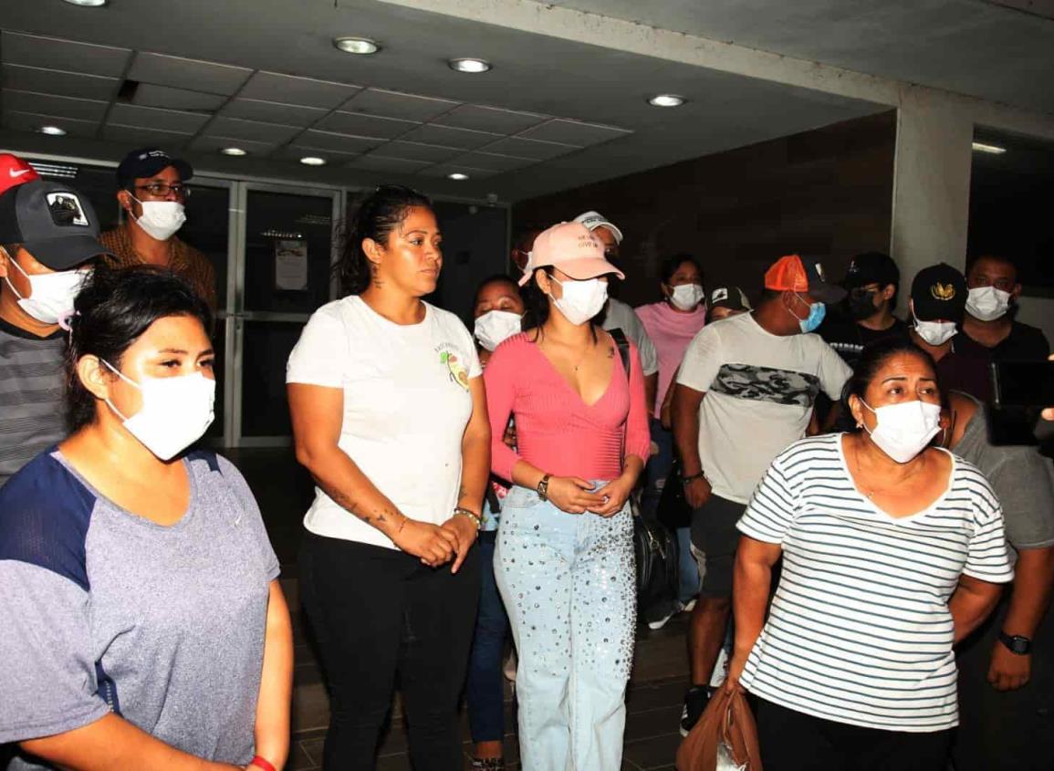 Fuerza Civil detiene a delegado sindical en Coatzacoalcos; ¿donde está? protestan familiares l VIDEO