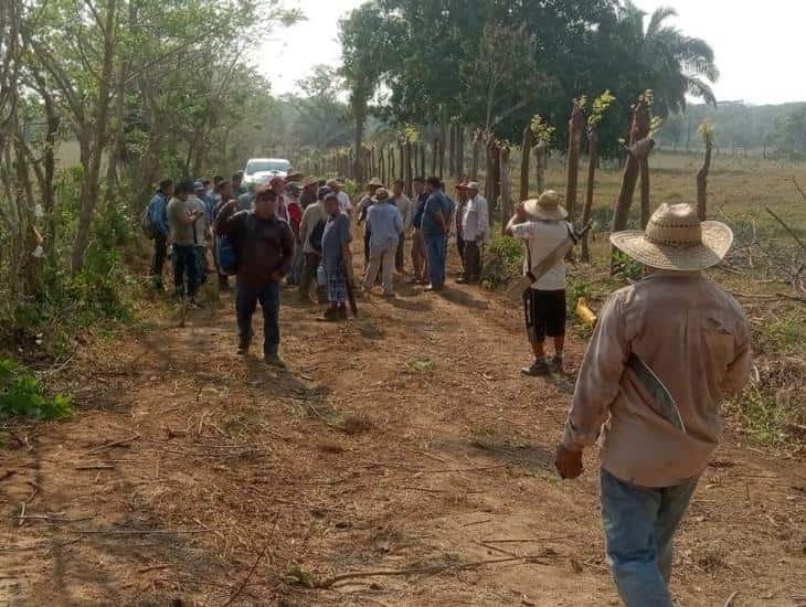 Se unen campesinos en ejidos del sur de Veracruz para abrir camino saca cosecha