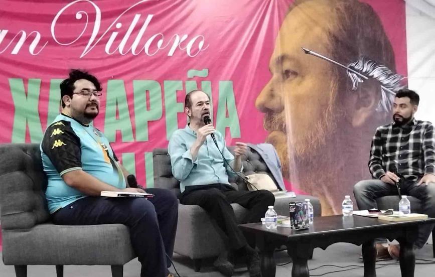 ¡´Cascarita literaria´ en Xalapa! Juan Villoro imparte charla sobre futbol