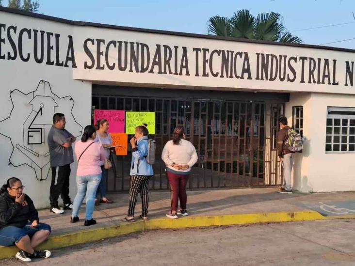 Exigen solución a falta de maestros en secundaria de Ixtaczoquitlán