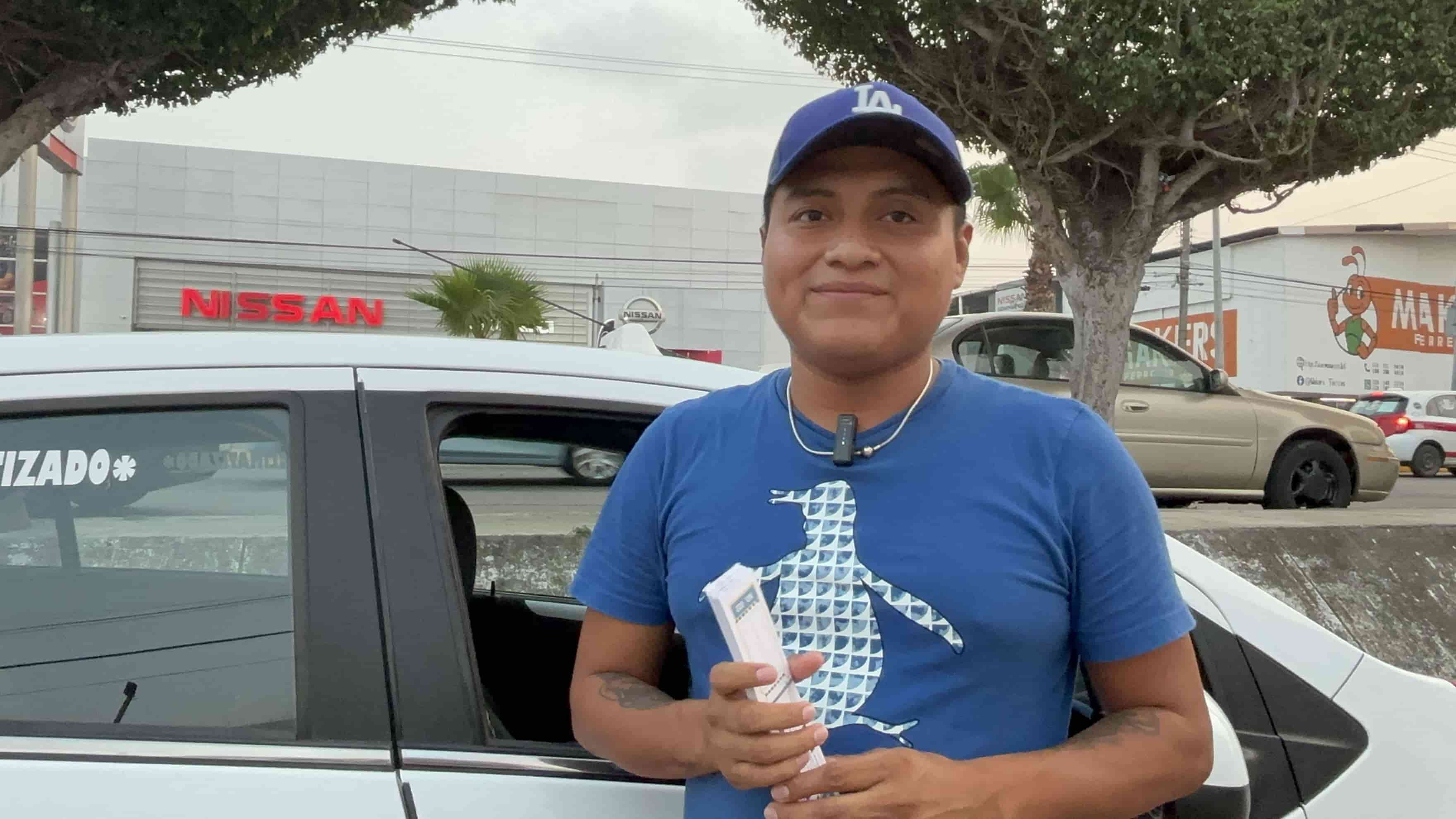 El taxista de Cosoleacaque con alma caritativa; así festejará el Día del Niño | VIDEO