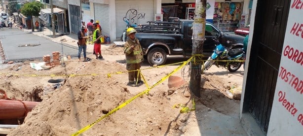 En Xalapa, trabajadores quedan semisepultados en obras de drenaje