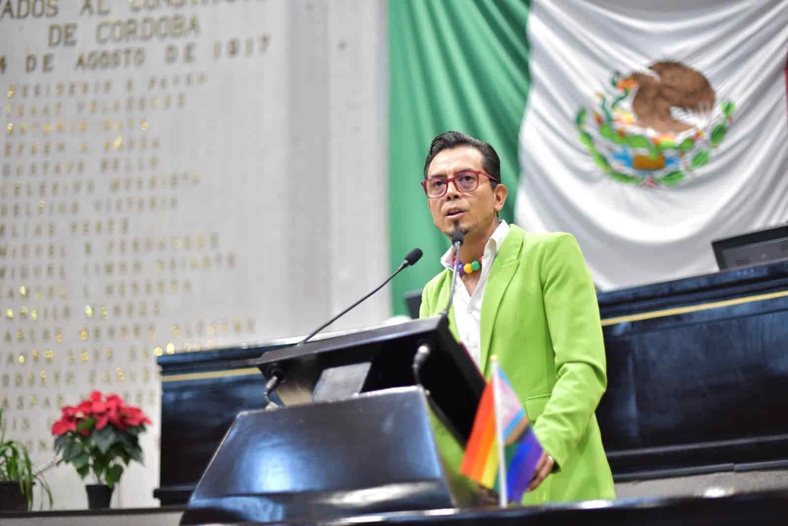 No ha hecho nada; Se lanza comunidad LGBT contra diputade por ignorar crímenes de odio en Veracruz | VIDEO