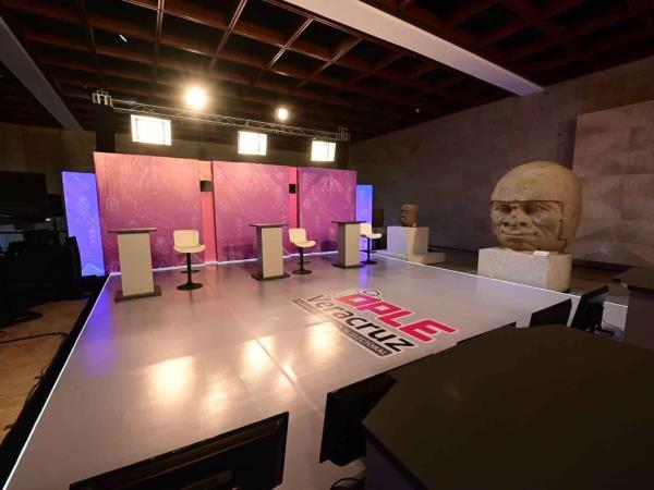 ¡Todo listo para el primer debate! Arriban aspirantes a la gubernatura de Veracruz (+Video)