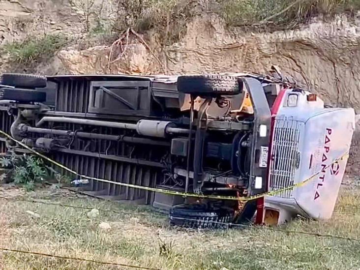 Volcadura de autobús en Papantla deja dos muertos y más de 30 lesionados
