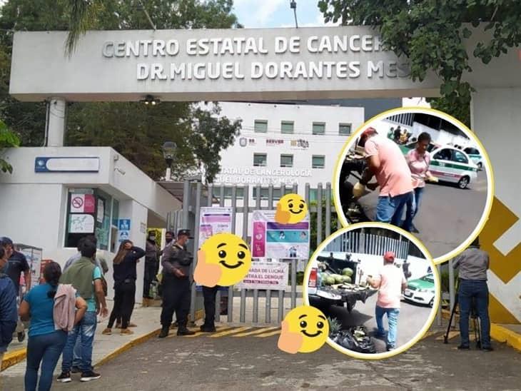 ¡Son más los buenos!; señor reparte fruta a familiares de pacientes en hospital de Xalapa