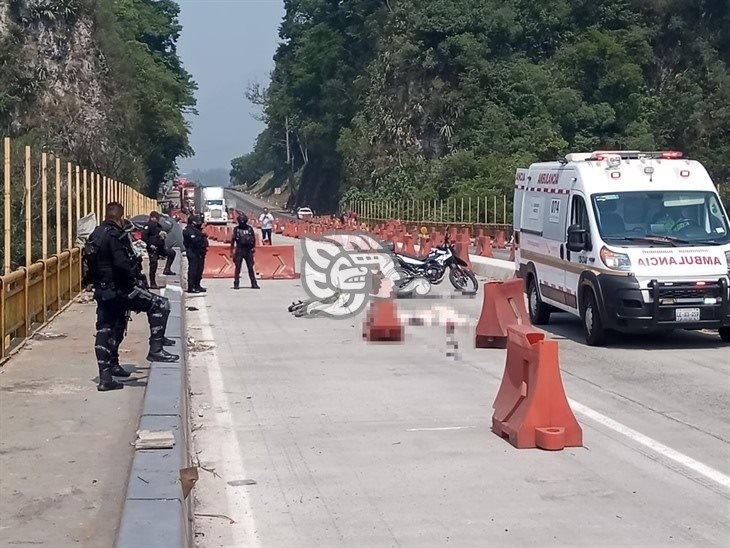 Trágico accidente; ciclista fallece tras ser atropellado por tráiler en el puente El Metlác