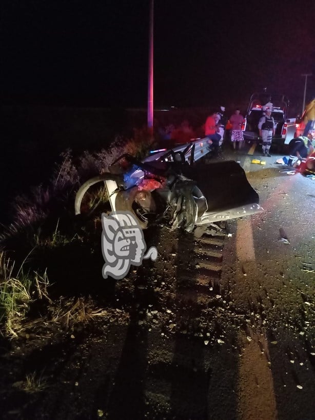 Auto pierde el control y choca contra muro de contención de la autopista Orizaba-Puebla