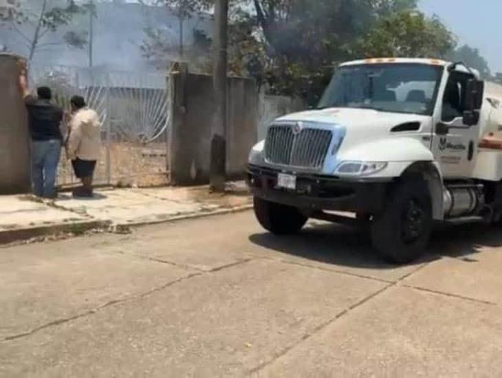 Quema de basura descontrolada causa incendio en vivienda de Minatitlán