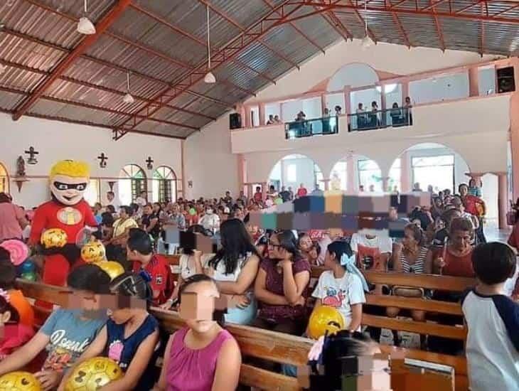 Realizan misa para menores en Moloacán por Día del Niño