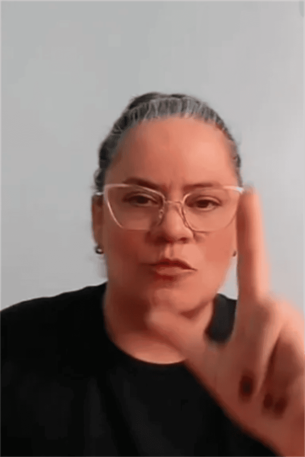 ¡Esto se descontroló! Historia de Karla Panini es exhibida ahora en lenguaje de señas (+ VIDEO)