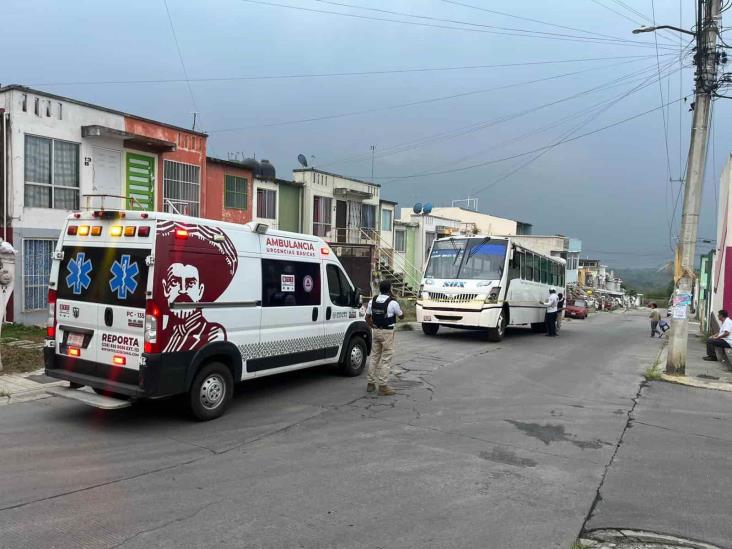 En Xalapa, adulto mayor pierde la vida a bordo de un camión urbano