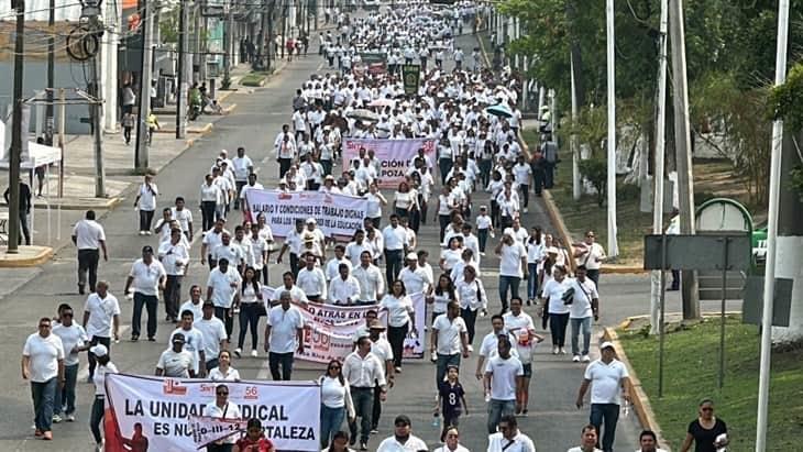 Más de 2 mil trabajadores marchan por el Día del Trabajo en Poza Rica