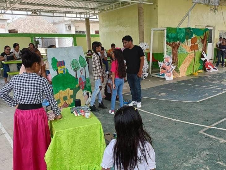 Realizan obras de teatro en escuela de Moloacán