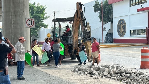 Protestan contra CAEV en Poza Rica; bloquean bulevar González Ortega