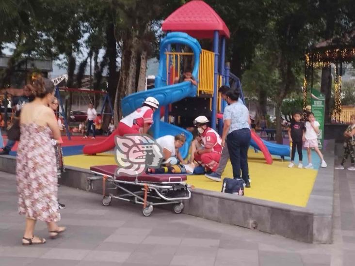 Menor pierde el conocimiento tras fuerte caída en parque infantil de Orizaba