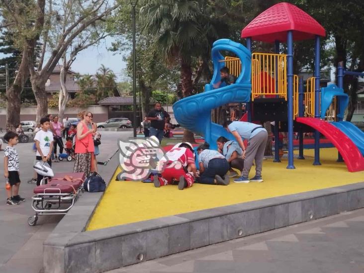 Menor pierde el conocimiento tras fuerte caída en parque infantil de Orizaba