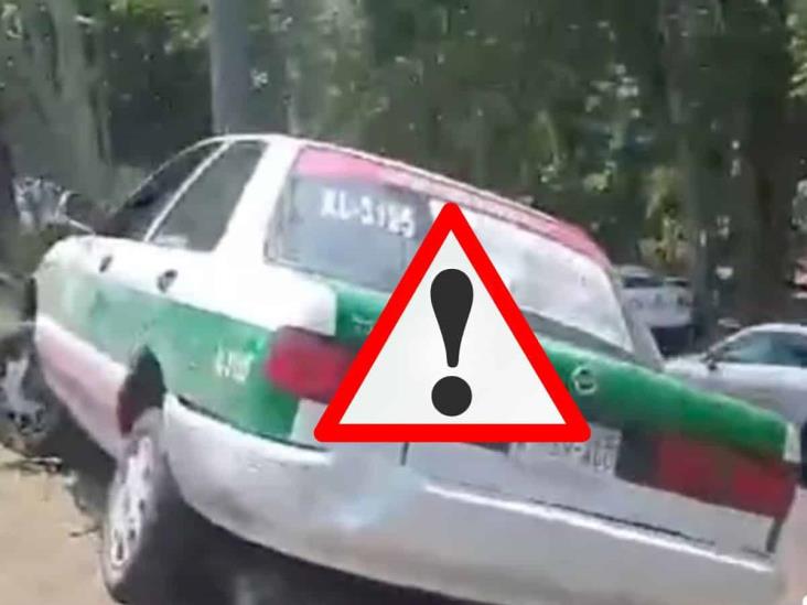 Taxista conducía ebrio y termina en camellón de Paseo Las Palmas, en Xalapa