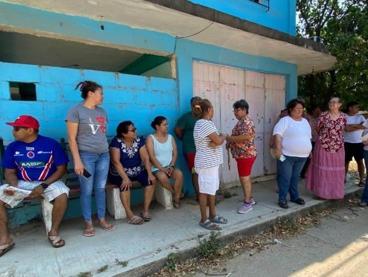 Más de 12 horas sin luz en colonia de Minatitlán; exigen apoyo de CFE | VIDEO