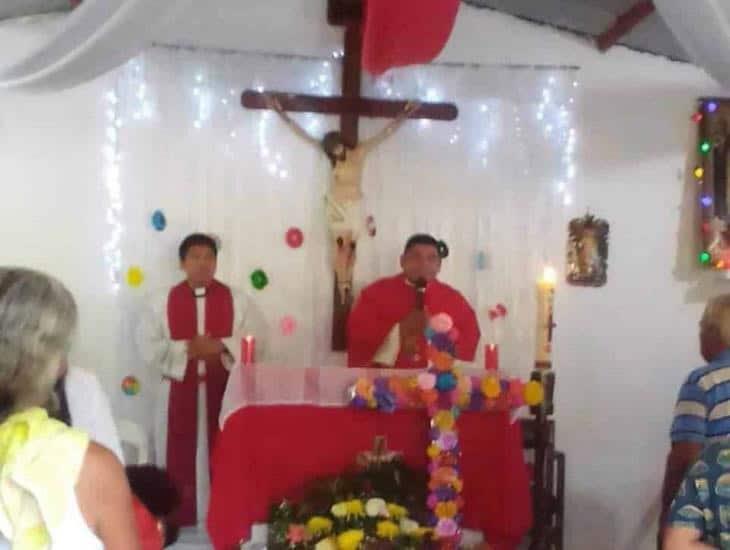 Celebran la Santa Cruz en Moloacán