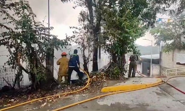 Se incendia vivienda en Poza Rica; es consumida totalmente por el fuego
